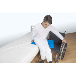 Grooved board to assist transfers (one hand grip)